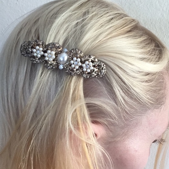 🥀 Faux Pearl Barrette - Picture 4 of 4